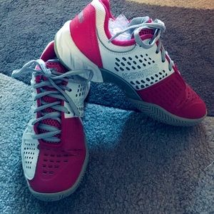 Tennis shoes in excellent condition.